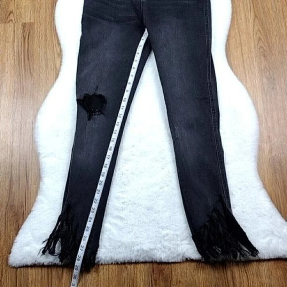 F21 Women's High Rise Distressed Black Skinny Jeans - Picture 4 of 11